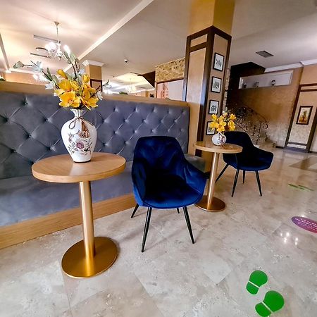 Hotel Yarus Plus Ploieşti Exterior foto