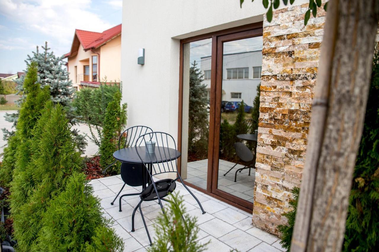 Hotel Yarus Plus Ploieşti Exterior foto