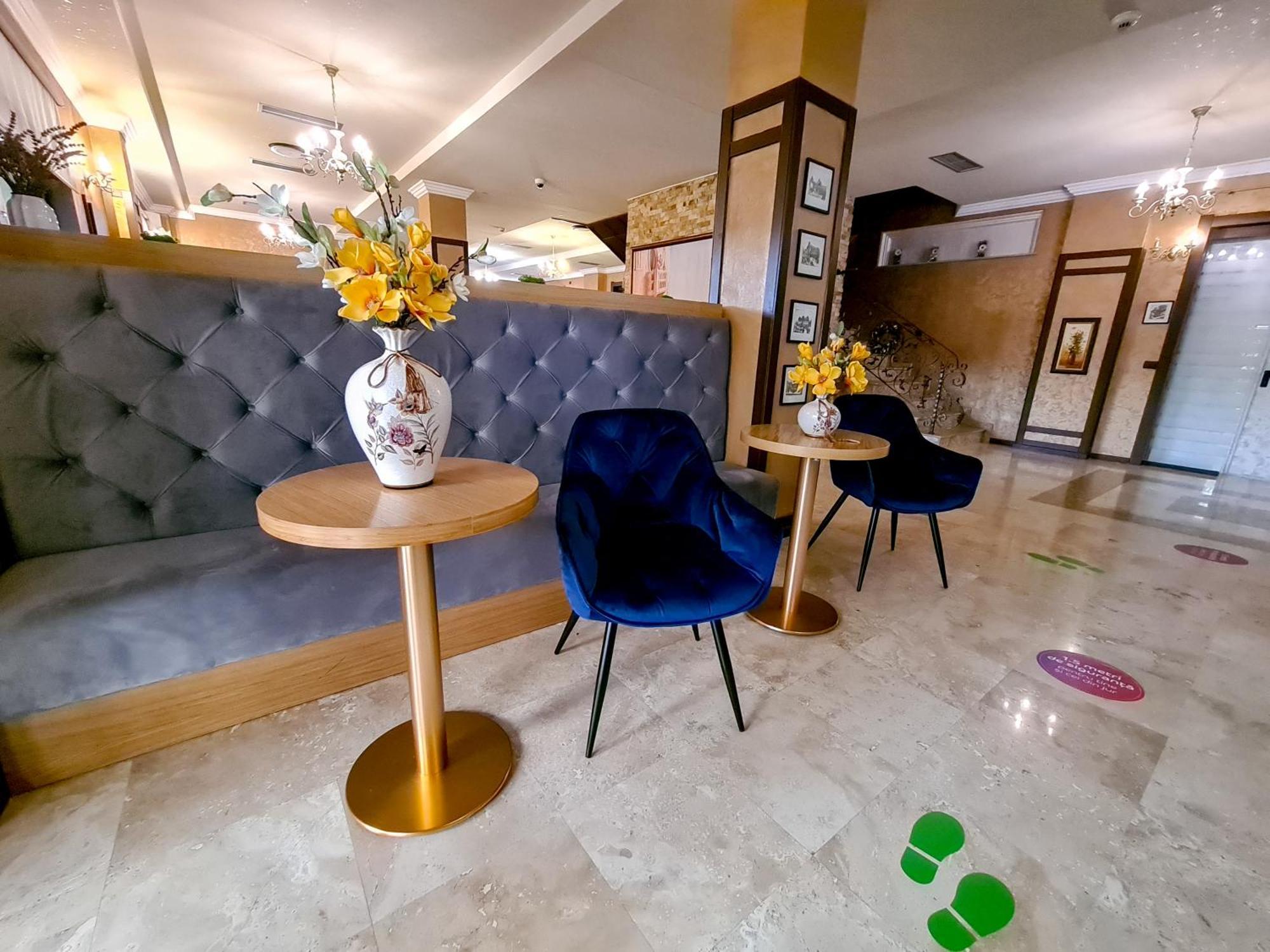 Hotel Yarus Plus Ploieşti Exterior foto