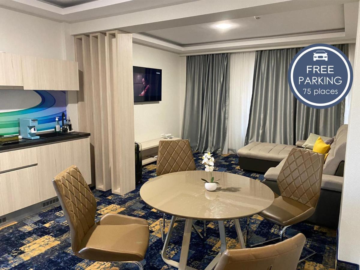 Hotel Yarus Plus Ploieşti Exterior foto