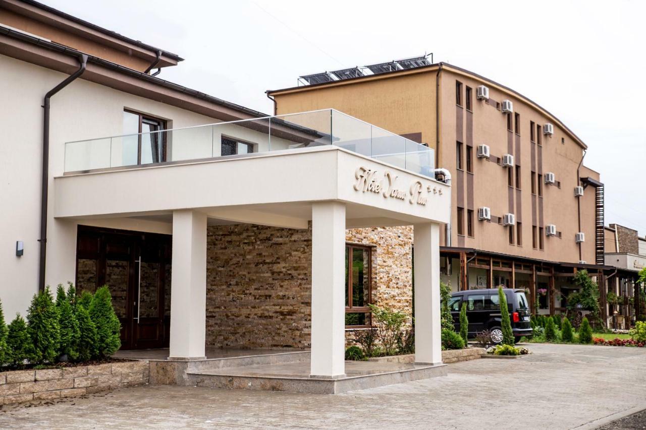Hotel Yarus Plus Ploieşti Exterior foto