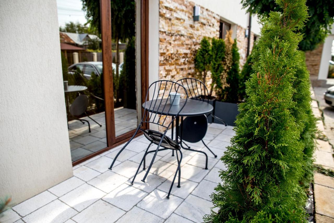 Hotel Yarus Plus Ploieşti Exterior foto
