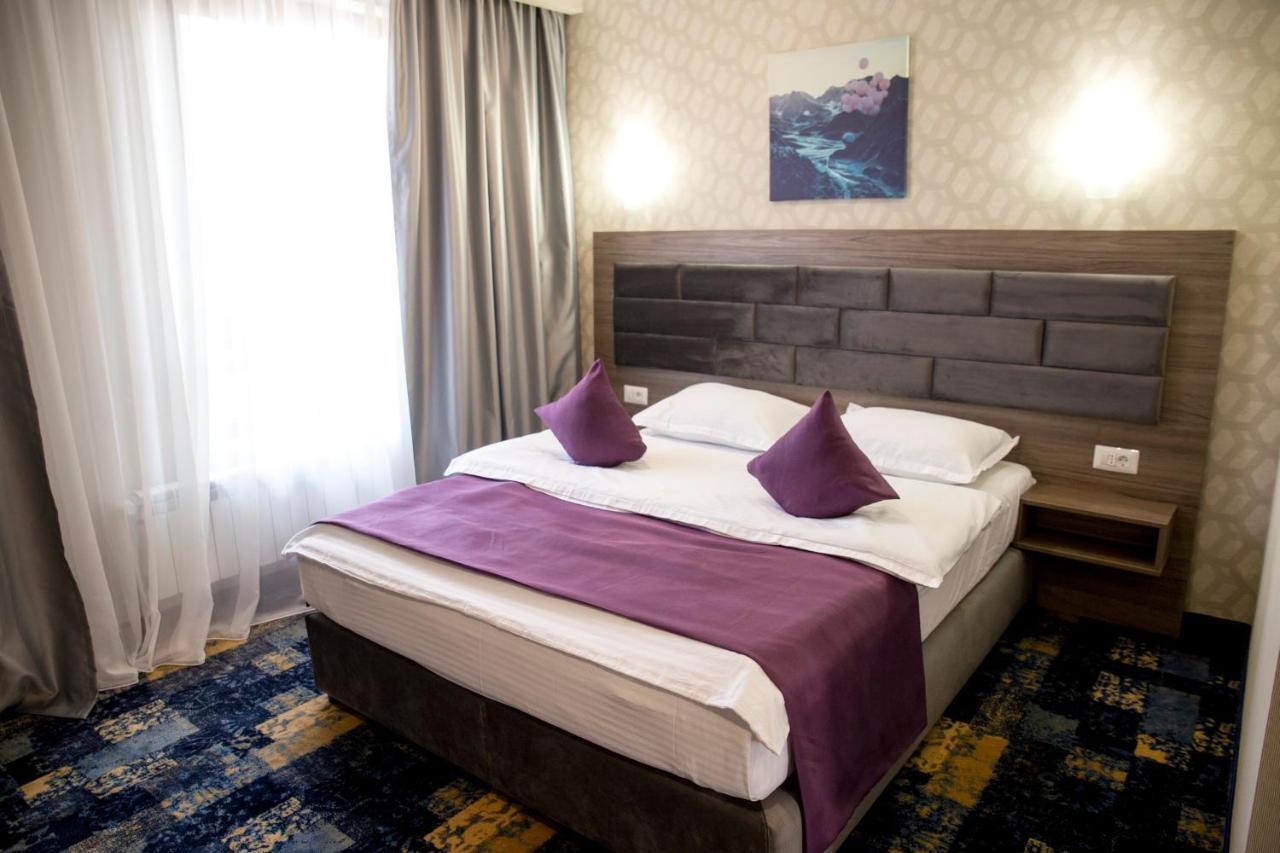 Hotel Yarus Plus Ploieşti Exterior foto