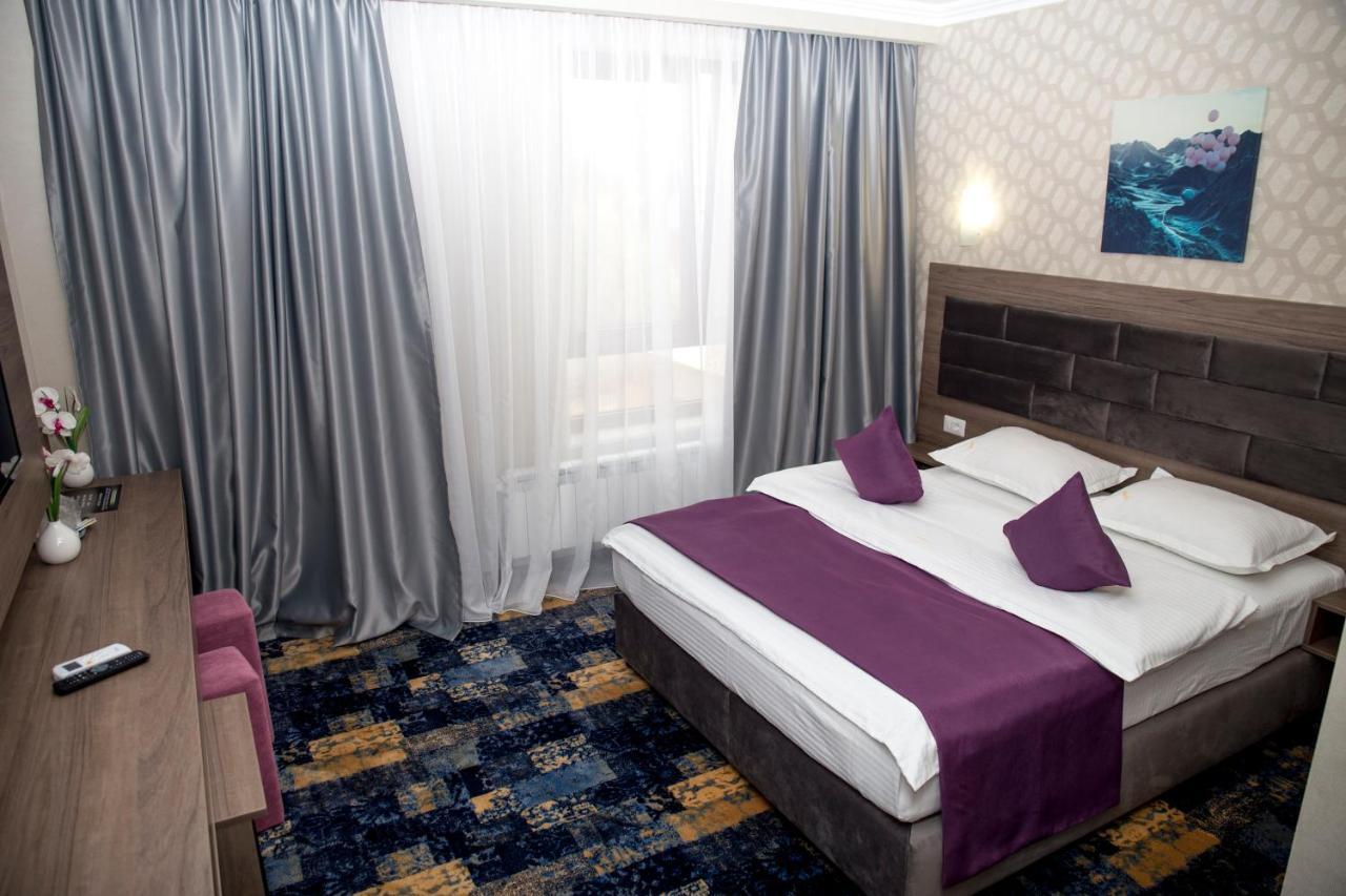 Hotel Yarus Plus Ploieşti Exterior foto