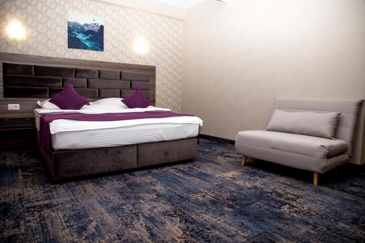 Hotel Yarus Plus Ploieşti Exterior foto