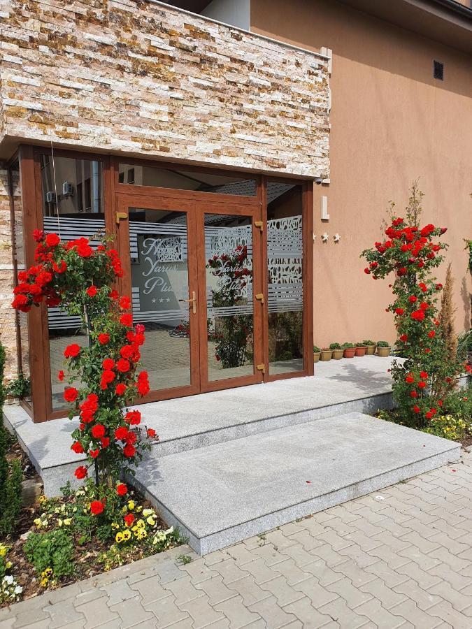 Hotel Yarus Plus Ploieşti Exterior foto